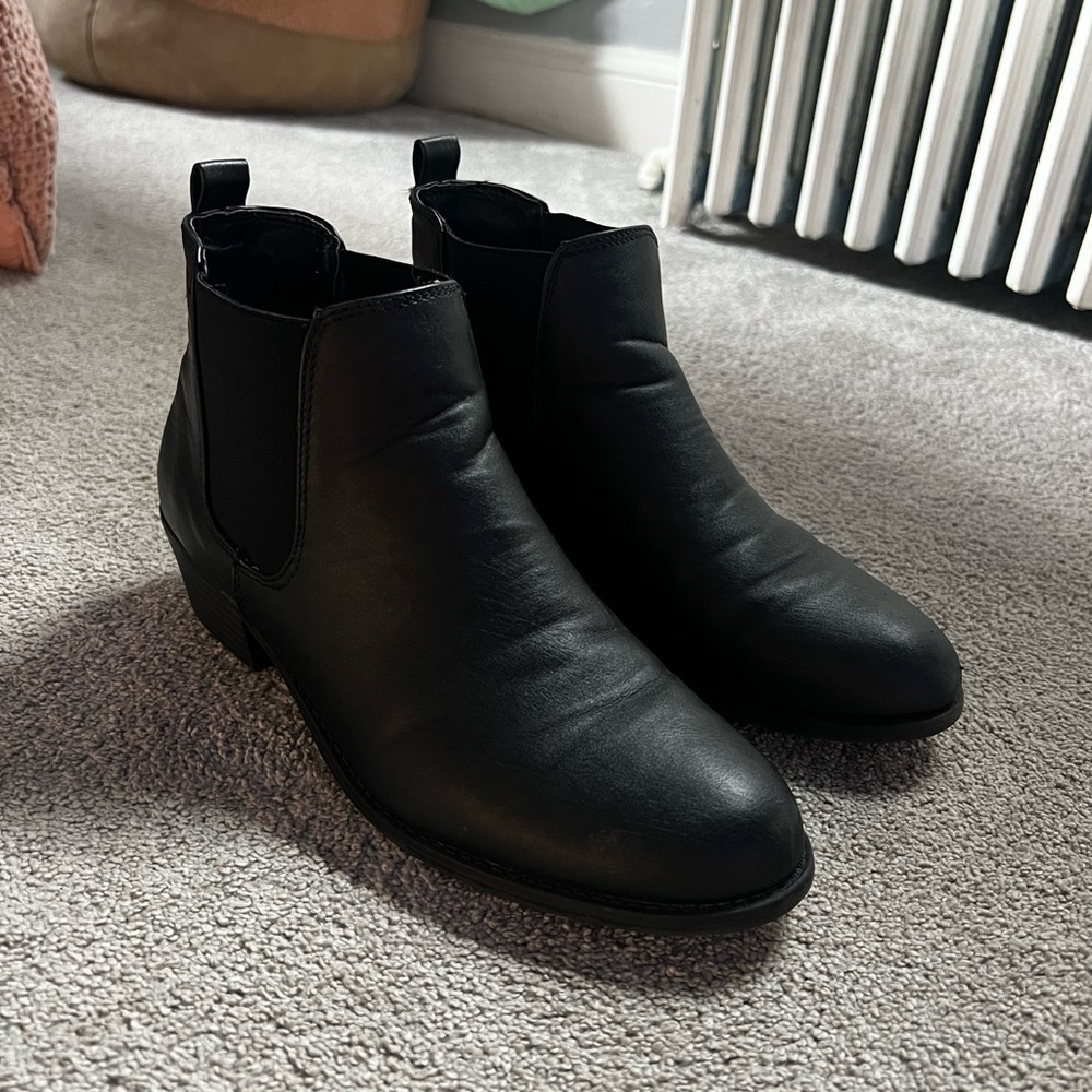 Refresh Black Chelsea Booties